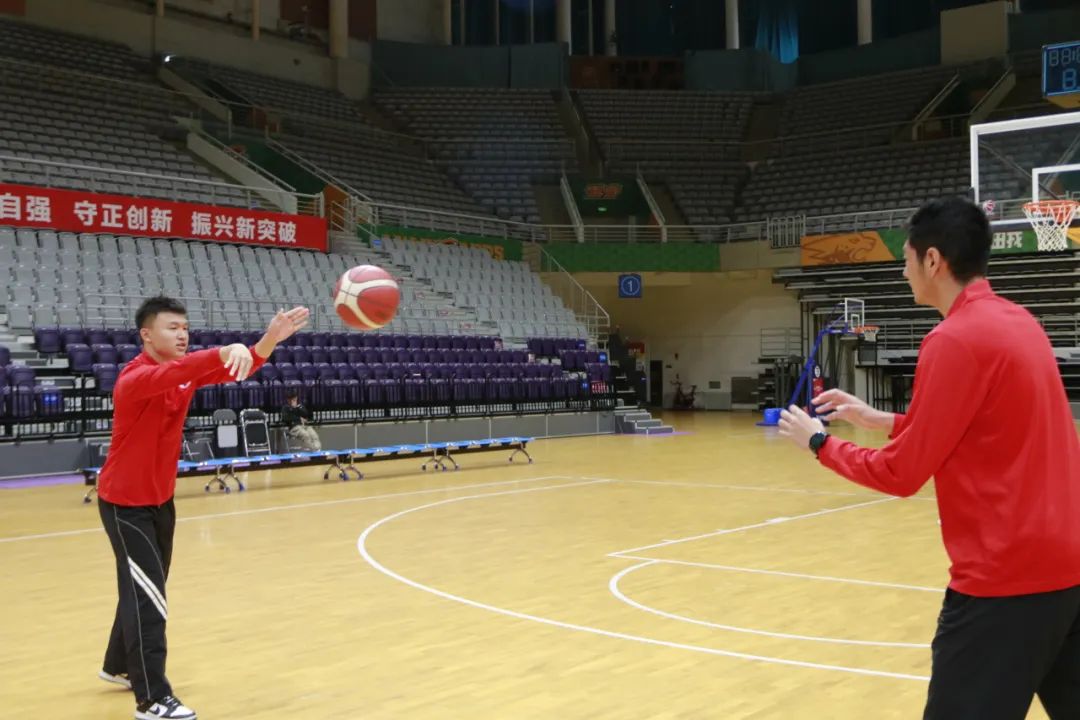 讲师考核评分结课仪式在结课仪式上, 辽宁省少年女篮主教练郑秀琳代表