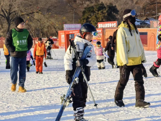 冰天雪地也是金山銀山採風團丨來東北亞國際滑雪場體驗速度與激情