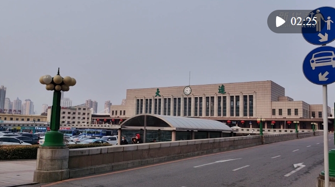 在大连市普兰店区大刘家街道洼子店社区新时代文明实践所的小剧场里